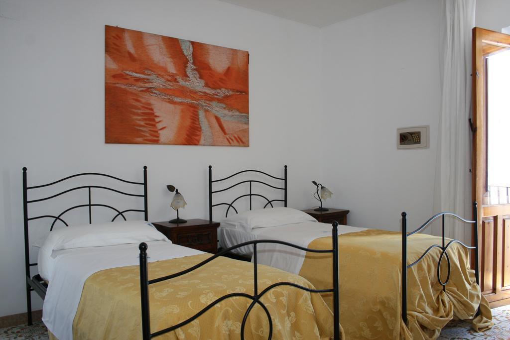 Hotel Tesoriero Panarea Extérieur photo